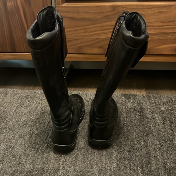 Prada Leather Knee-High Lace-Up Black Boots - size 37 - Picture 4 of 6